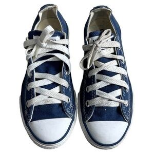 CONVERSE Unisex Chuck Taylor All Star Low Top in Navy & White